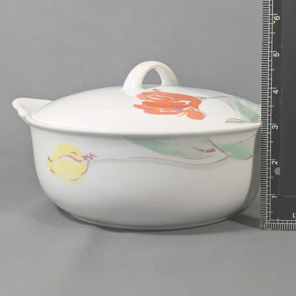 Vintage White Ceramic Floral Tulip Lidded Casserole Dish Round Serving Bowl